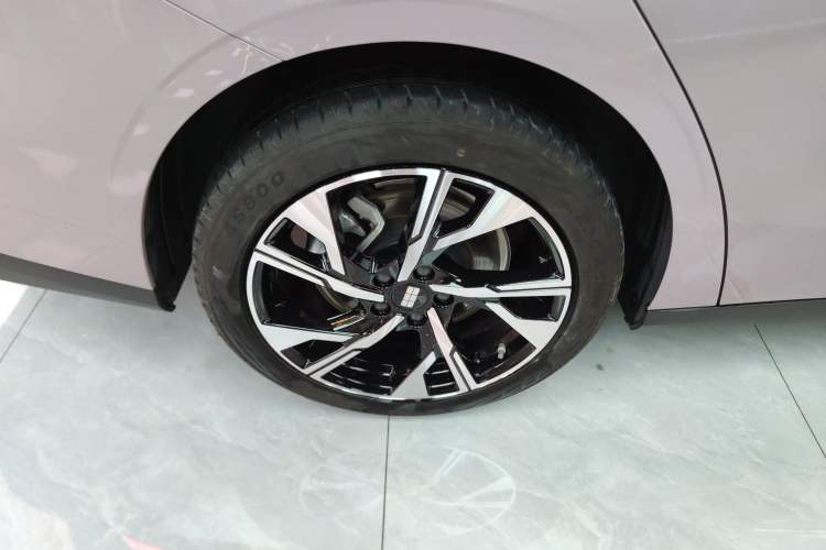 Used Geely Galaxy L6 2024 125km Creative Edition Right Rear Wheel Hub