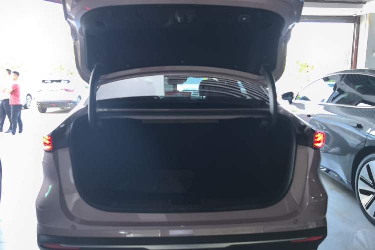 Used Geely Galaxy L6 2024 125km Creative Edition Trunk