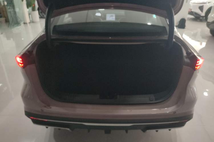 Used Geely Galaxy L6 2024 125km Creative Edition Trunk