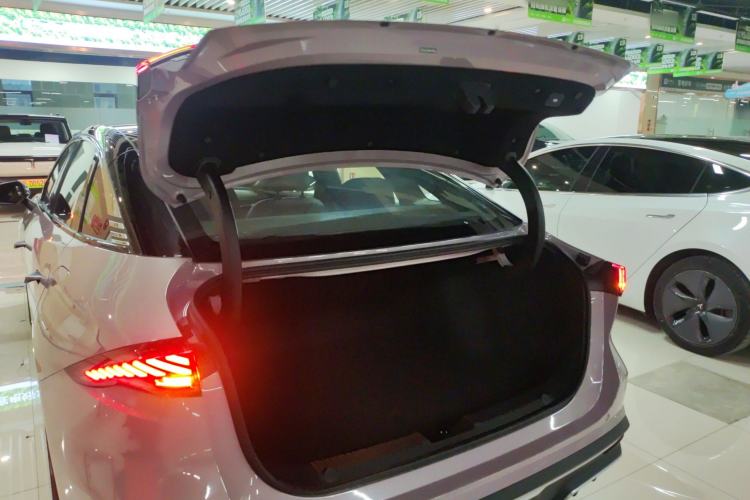Used Geely Galaxy L6 2024 125km Creative Edition Trunk