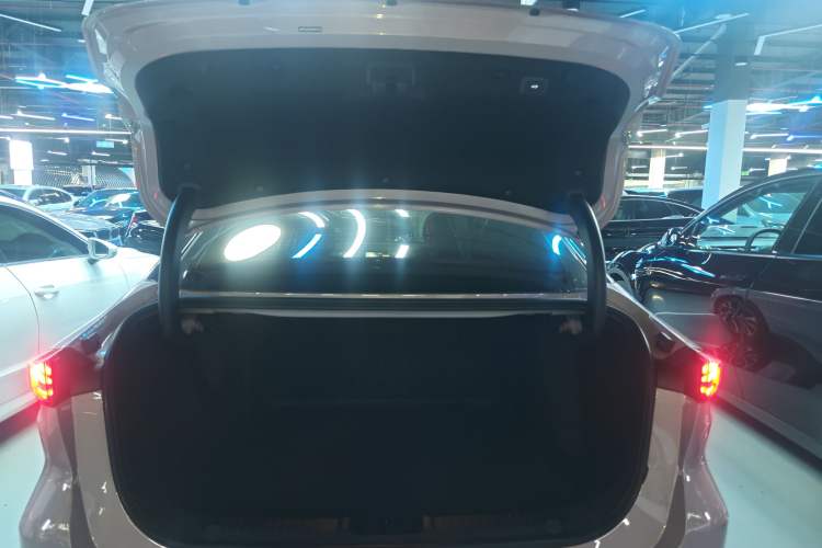 Used Geely Galaxy L6 2024 125km Creative Edition Trunk