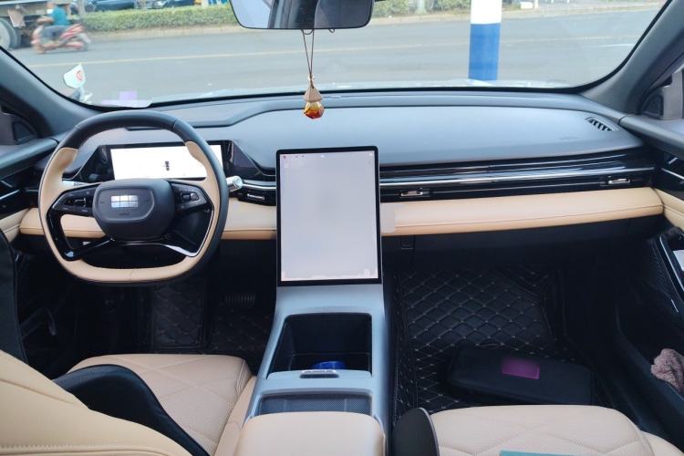Used Geely Galaxy L6 2024 125km PLUS Dragon Edition Center Console