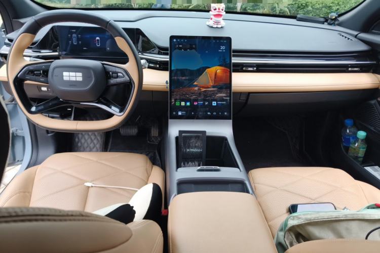 Used Geely Galaxy L6 2024 125km PLUS Dragon Edition Center Console