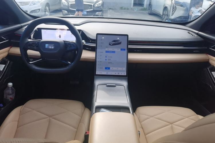 Used Geely Galaxy L6 2024 125km PLUS Dragon Edition Center Console
