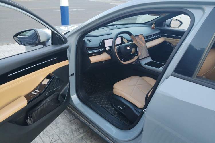 Used Geely Galaxy L6 2024 125km PLUS Dragon Edition Driver Seat