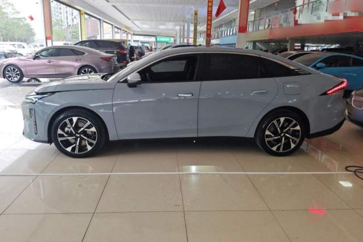 Used Geely Galaxy L6 2024 125km Creative Edition Exterior 3