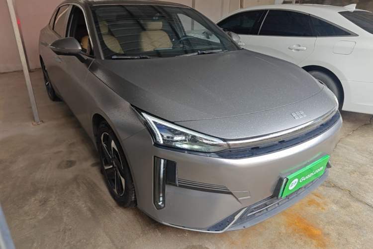 Used Geely Galaxy L6 2024 125km PLUS Dragon Edition Front Right 45 Deg