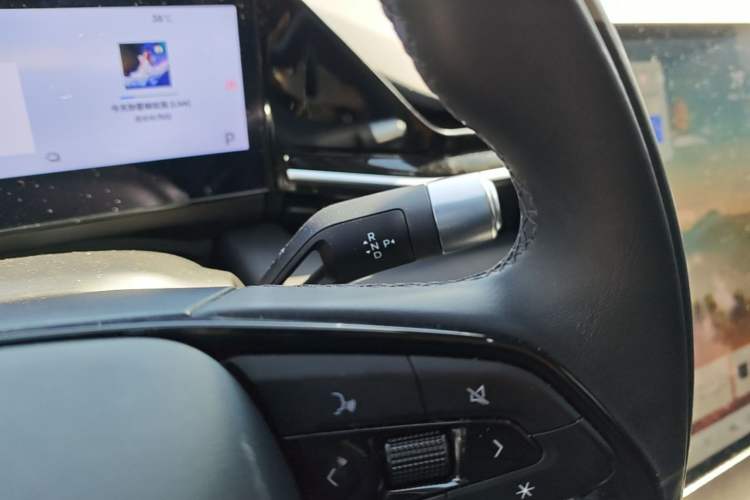 Used Geely Galaxy L6 2024 125km PLUS Dragon Edition Gear Lever