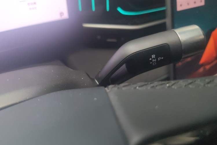 Used Geely Galaxy L6 2024 125km Creative Edition Gear Lever