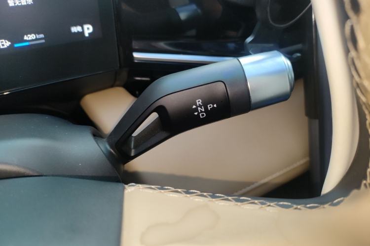 Used Geely Galaxy L6 2024 125km PLUS Dragon Edition Gear Lever