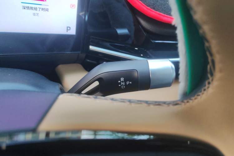 Used Geely Galaxy L6 2024 125km PLUS Dragon Edition Gear Lever