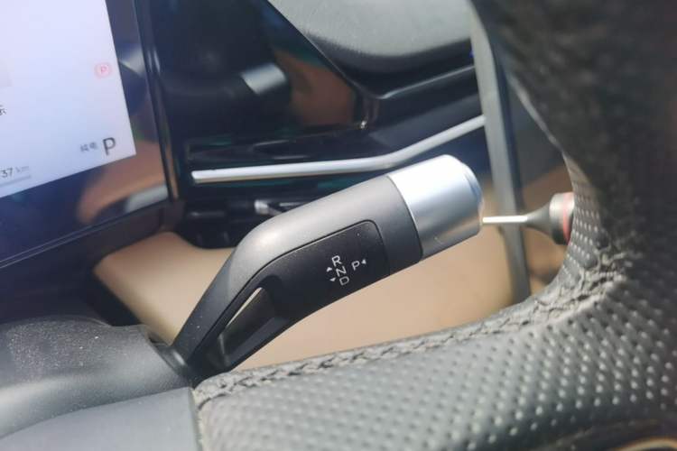 Used Geely Galaxy L6 2024 125km PLUS Dragon Edition Gear Lever