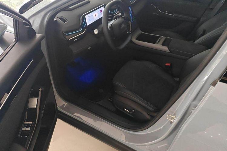 Used Geely Galaxy L6 2024 125km Creative Edition Interior 3
