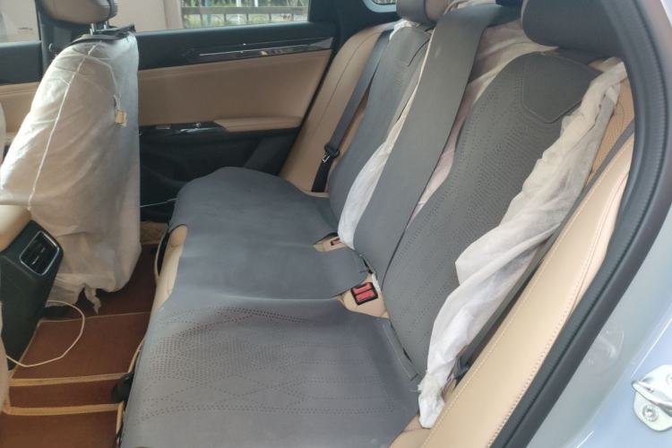 Used Geely Galaxy L6 2024 125km PLUS Dragon Edition Interior 4