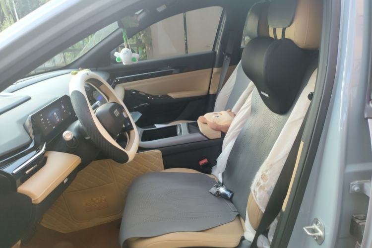 Used Geely Galaxy L6 2024 125km PLUS Dragon Edition Left Front Seat
