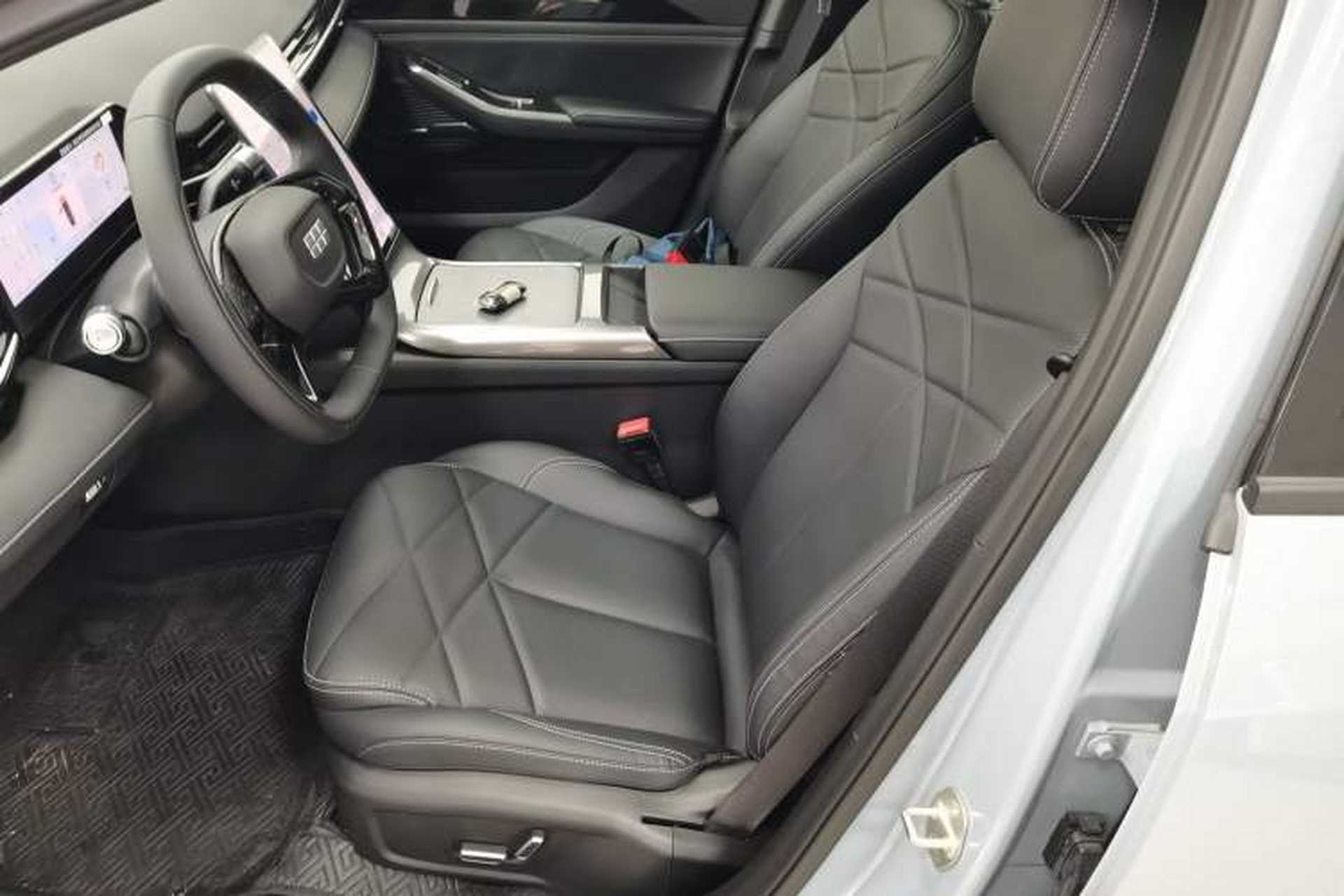 Used Geely Galaxy L6 2024 125km PLUS Dragon Edition Left Front Seat