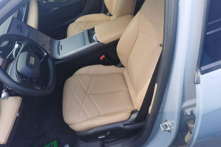 Used Geely Galaxy L6 2024 125km PLUS Dragon Edition Left Front Seat