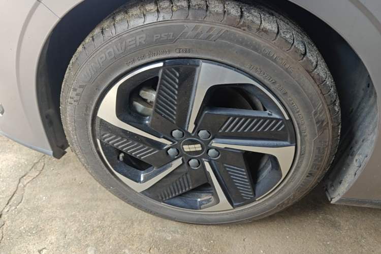 Used Geely Galaxy L6 2024 125km PLUS Dragon Edition Left Front Wheel Hub