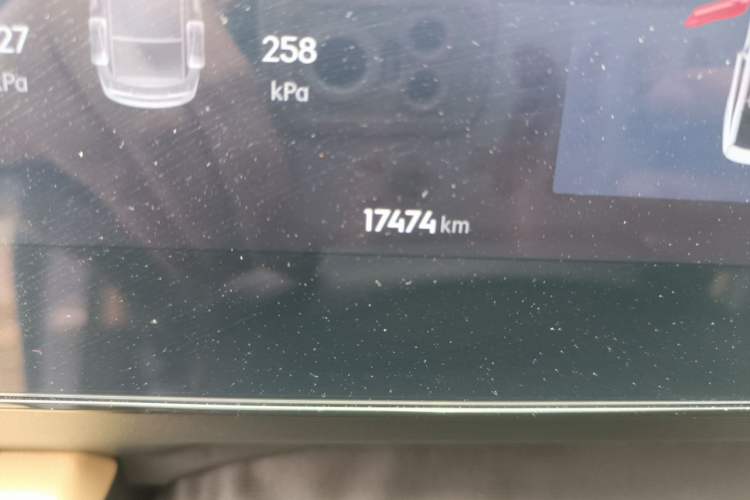 Used Geely Galaxy L6 2024 125km PLUS Dragon Edition Odometer Close Up