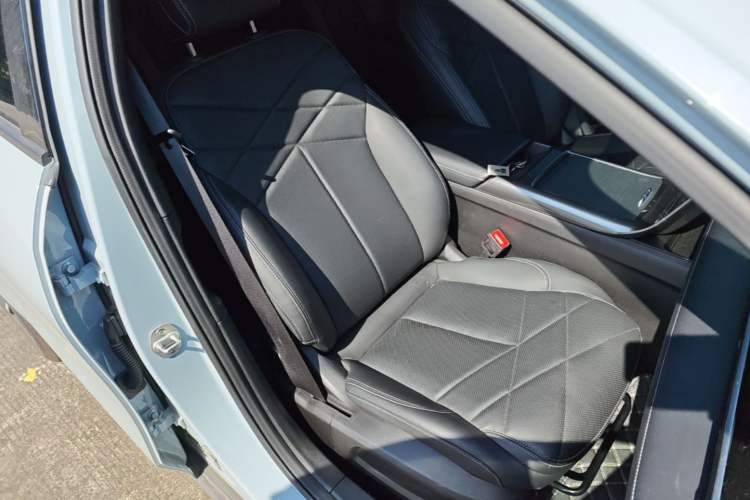 Used Geely Galaxy L6 2024 125km PLUS Dragon Edition Right Front Seat