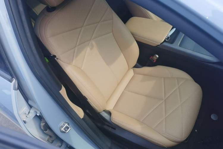 Used Geely Galaxy L6 2024 125km PLUS Dragon Edition Right Front Seat