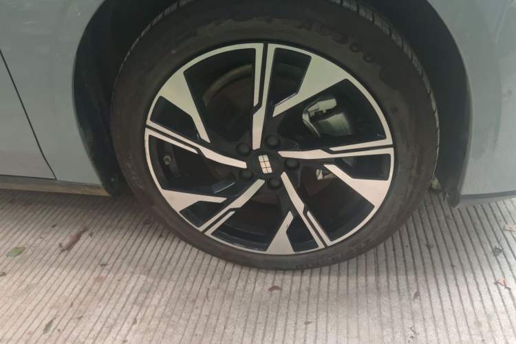 Used Geely Galaxy L6 2024 125km Creative Edition Right Front Wheel Hub