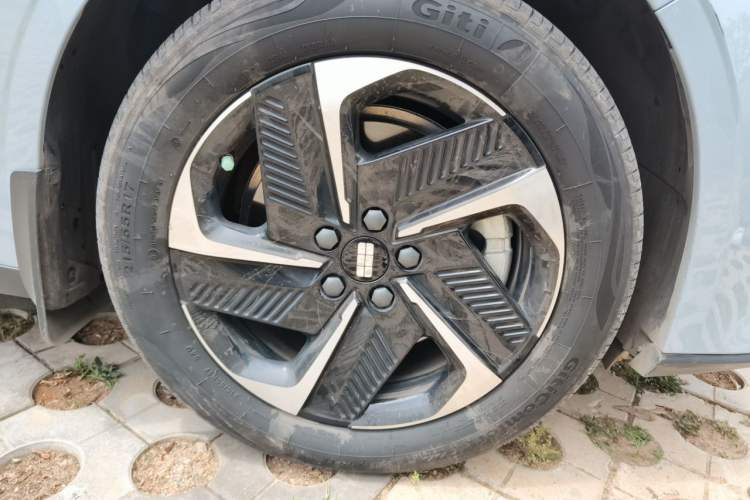 Used Geely Galaxy L6 2024 125km PLUS Dragon Edition Right Front Wheel Hub