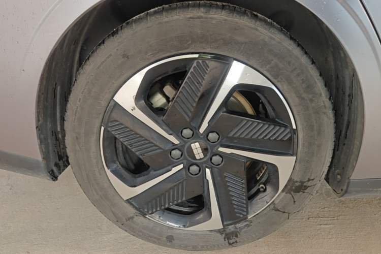 Used Geely Galaxy L6 2024 125km PLUS Dragon Edition Right Rear Wheel Hub