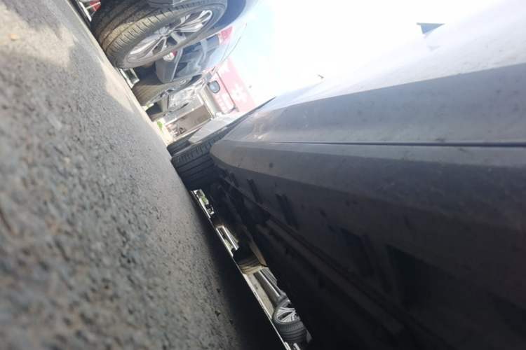 Used Geely Galaxy L6 2024 125km PLUS Dragon Edition Right Side Sill