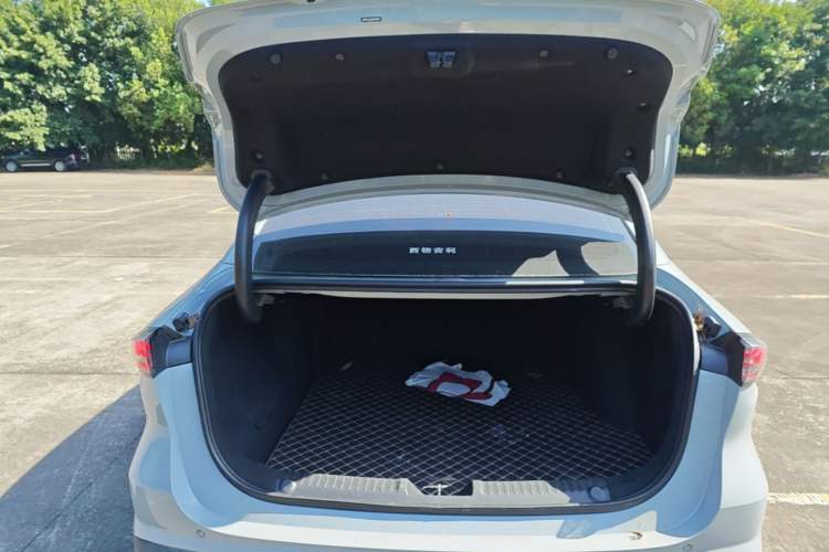 Used Geely Galaxy L6 2024 125km PLUS Dragon Edition Trunk