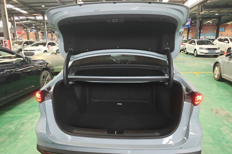 Used Geely Galaxy L6 2024 125km PLUS Dragon Edition Trunk