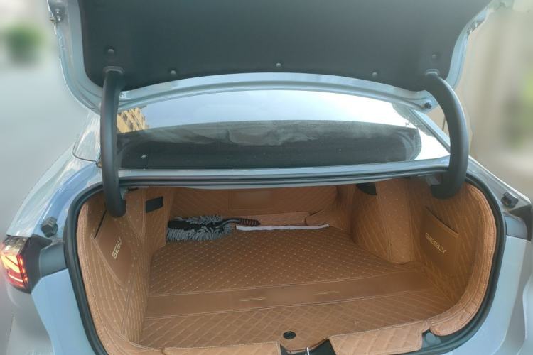 Used Geely Galaxy L6 2024 125km PLUS Dragon Edition Trunk