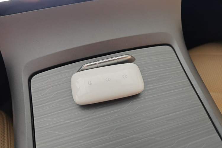 Used Geely Galaxy L6 2024 125km PLUS Dragon Edition Vehicle Key