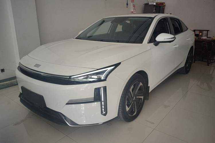Geely Galaxy L6 2024 60km PLUS Dragon Edition