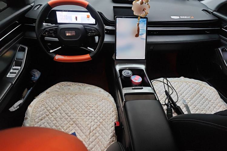 Used Geely Galaxy L6 2024 125km PLUS Dragon Edition Center Console