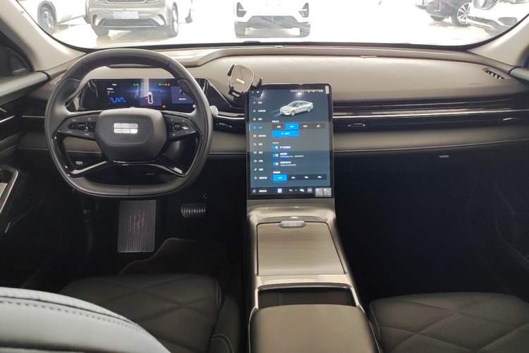 Used Geely Galaxy L6 2024 125km PLUS Dragon Edition Center Console