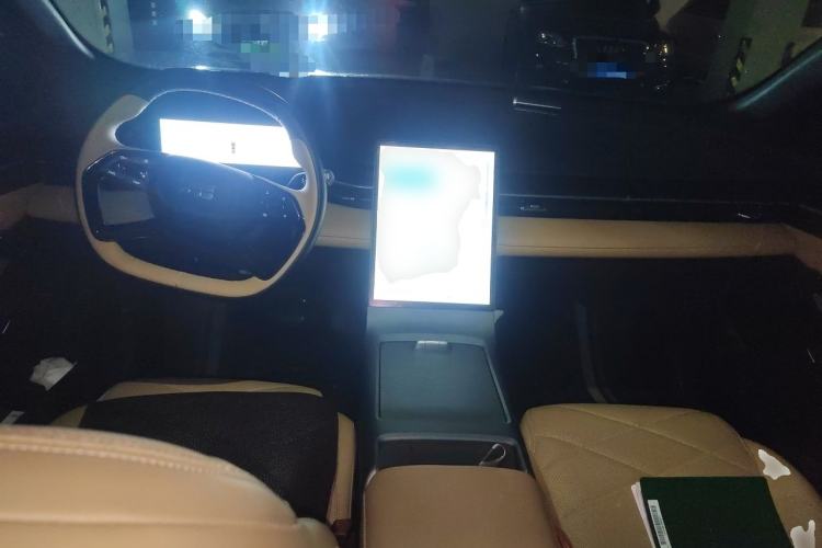 Used Geely Galaxy L6 2024 125km PLUS Dragon Edition Center Console