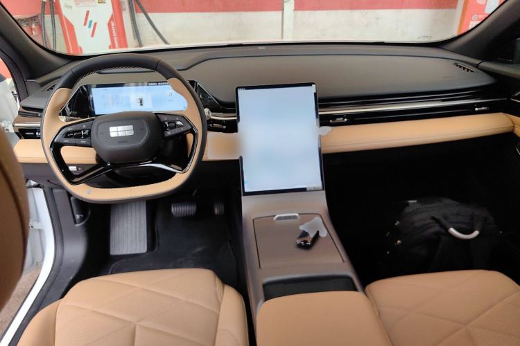 Used Geely Galaxy L6 2024 125km PLUS Dragon Edition Center Console