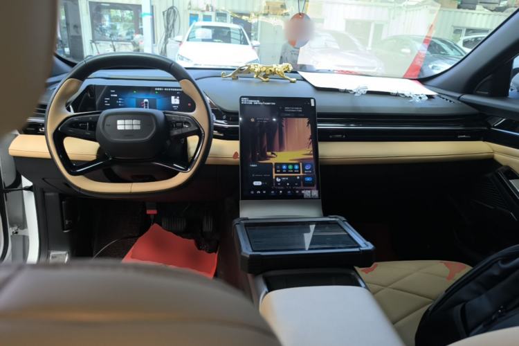 Used Geely Galaxy L6 2024 125km PLUS Dragon Edition Center Console