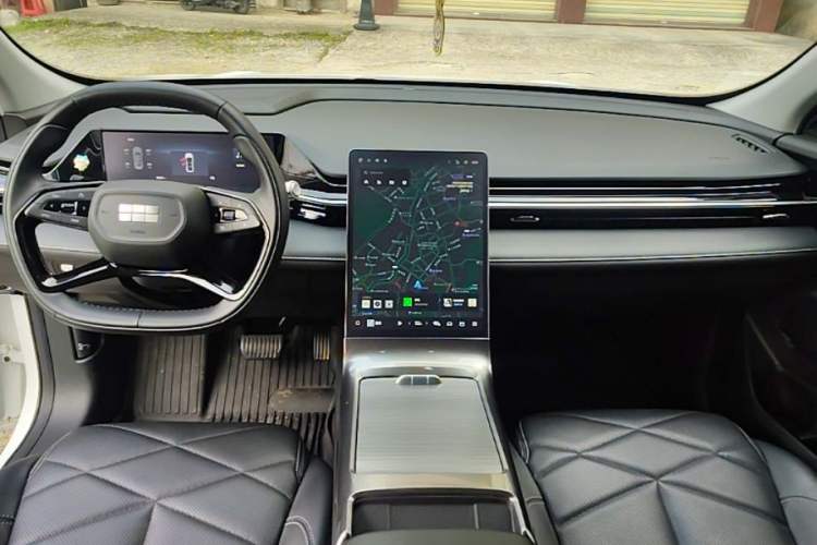 Used Geely Galaxy L6 2024 125km PLUS Dragon Edition Center Console