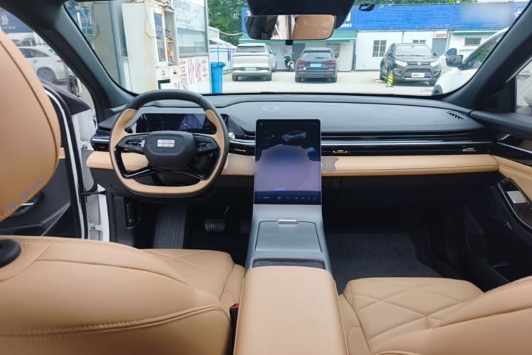 Used Geely Galaxy L6 2024 125km PLUS Dragon Edition Center Console