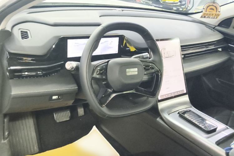 Used Geely Galaxy L6 2024 125km PLUS Dragon Edition Center Console