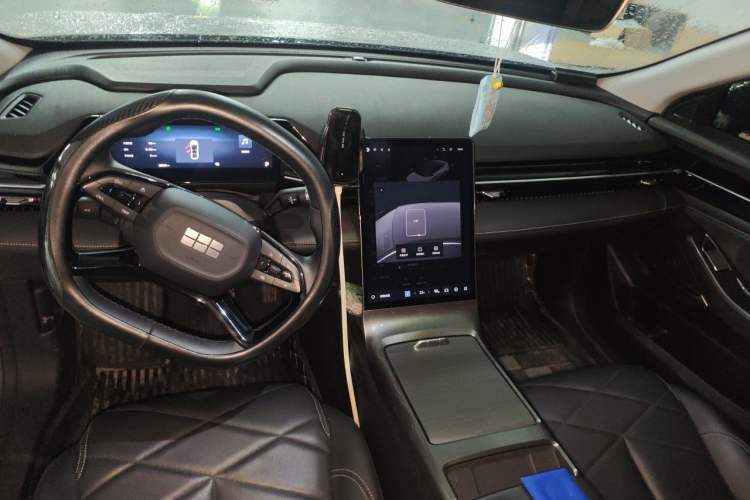 Used Geely Galaxy L6 2024 125km PLUS Dragon Edition Center Console
