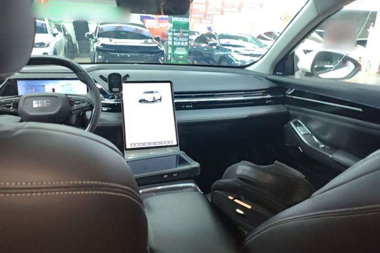 Used Geely Galaxy L6 2024 125km PLUS Dragon Edition Center Console
