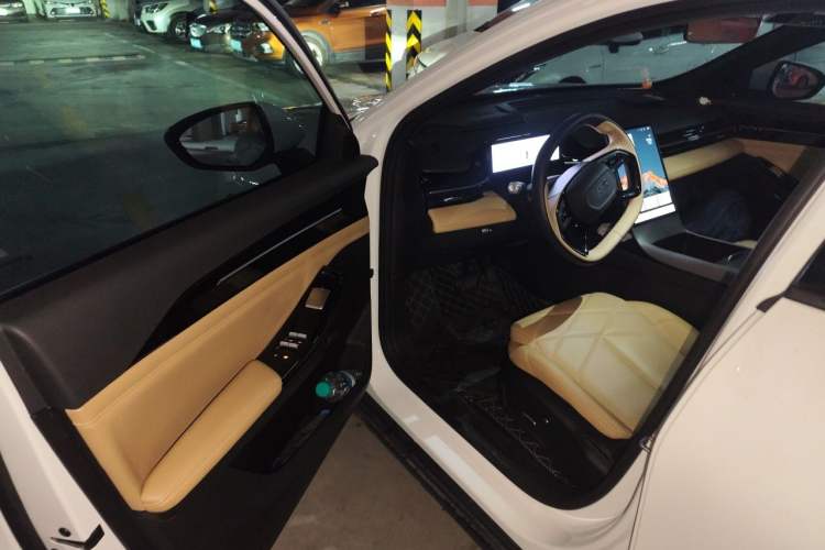 Used Geely Galaxy L6 2024 125km PLUS Dragon Edition Driver Seat
