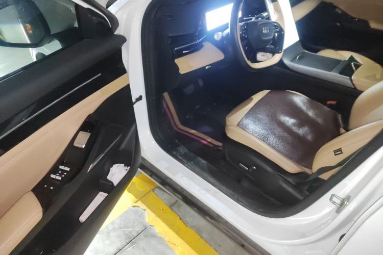 Used Geely Galaxy L6 2024 125km PLUS Dragon Edition Driver Seat