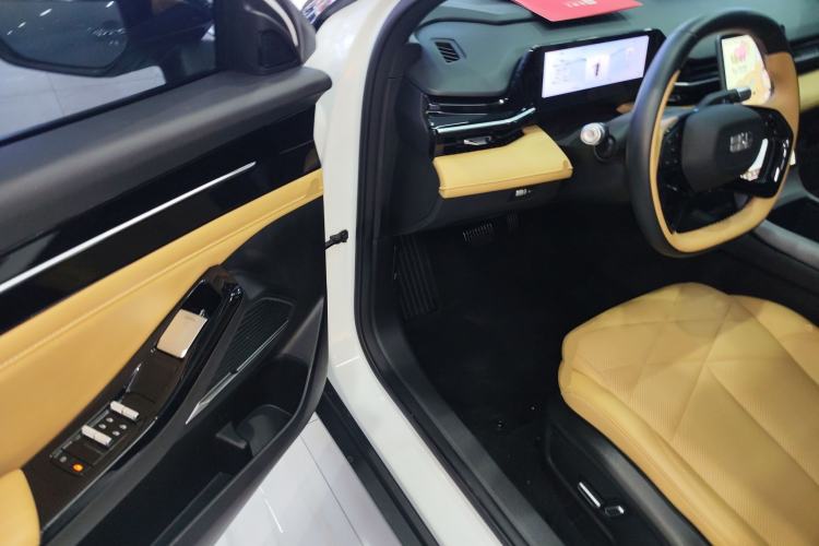 Used Geely Galaxy L6 2024 125km PLUS Dragon Edition Driver Seat