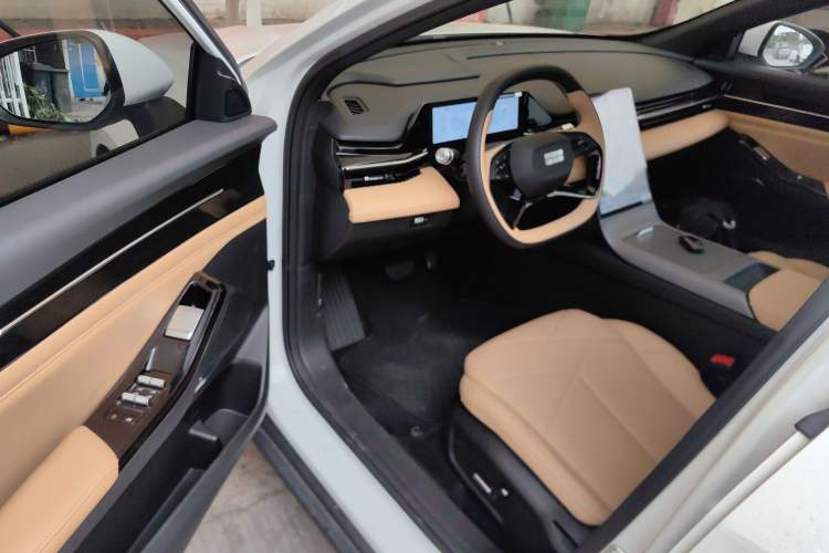 Used Geely Galaxy L6 2024 125km PLUS Dragon Edition Driver Seat