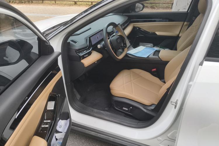 Used Geely Galaxy L6 2024 125km PLUS Dragon Edition Driver Seat