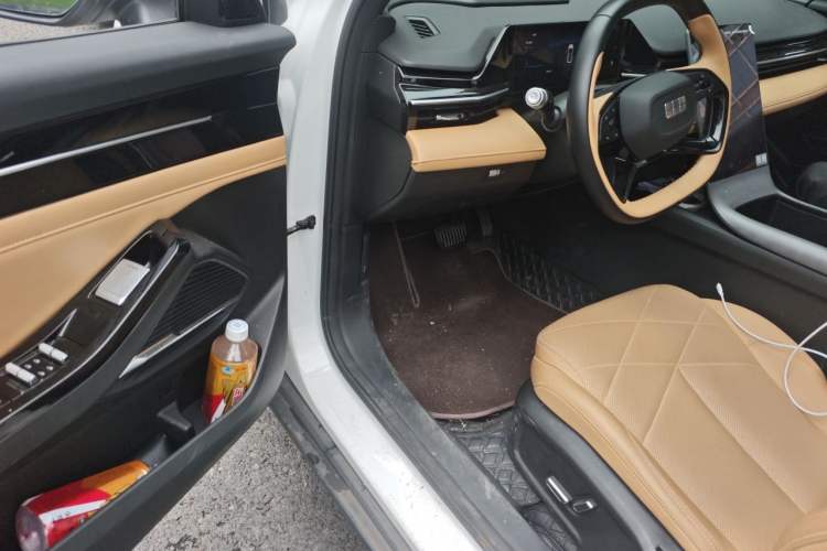 Used Geely Galaxy L6 2024 125km PLUS Dragon Edition Driver Seat